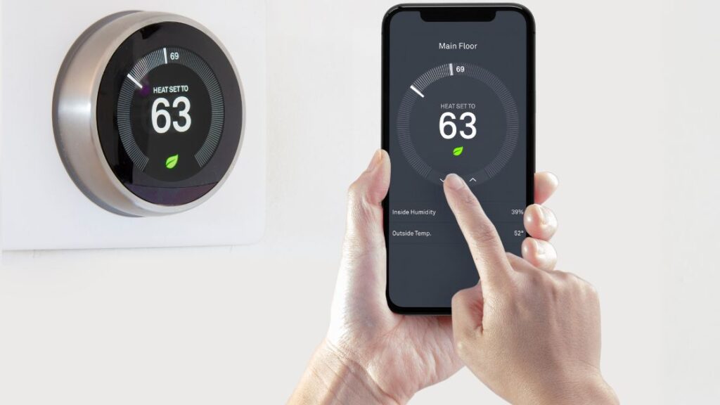 Smartphone setting up the temperature of the room